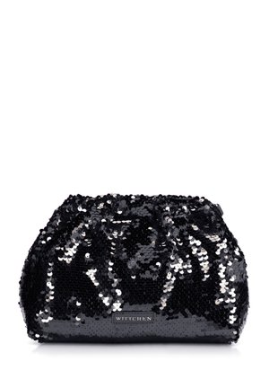 Pequeño bolso de mano negro de noche cubierto de lentejuelas brillantes con un cierre fruncido en la parte superior y etiqueta de la marca Wittchen en la parte delantera.