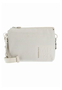 Sac bandoulière gris clair texturé avec un design perforé, fermeture éclair, sangle réglable et accents en métal. Forme simple et fonctionnelle.