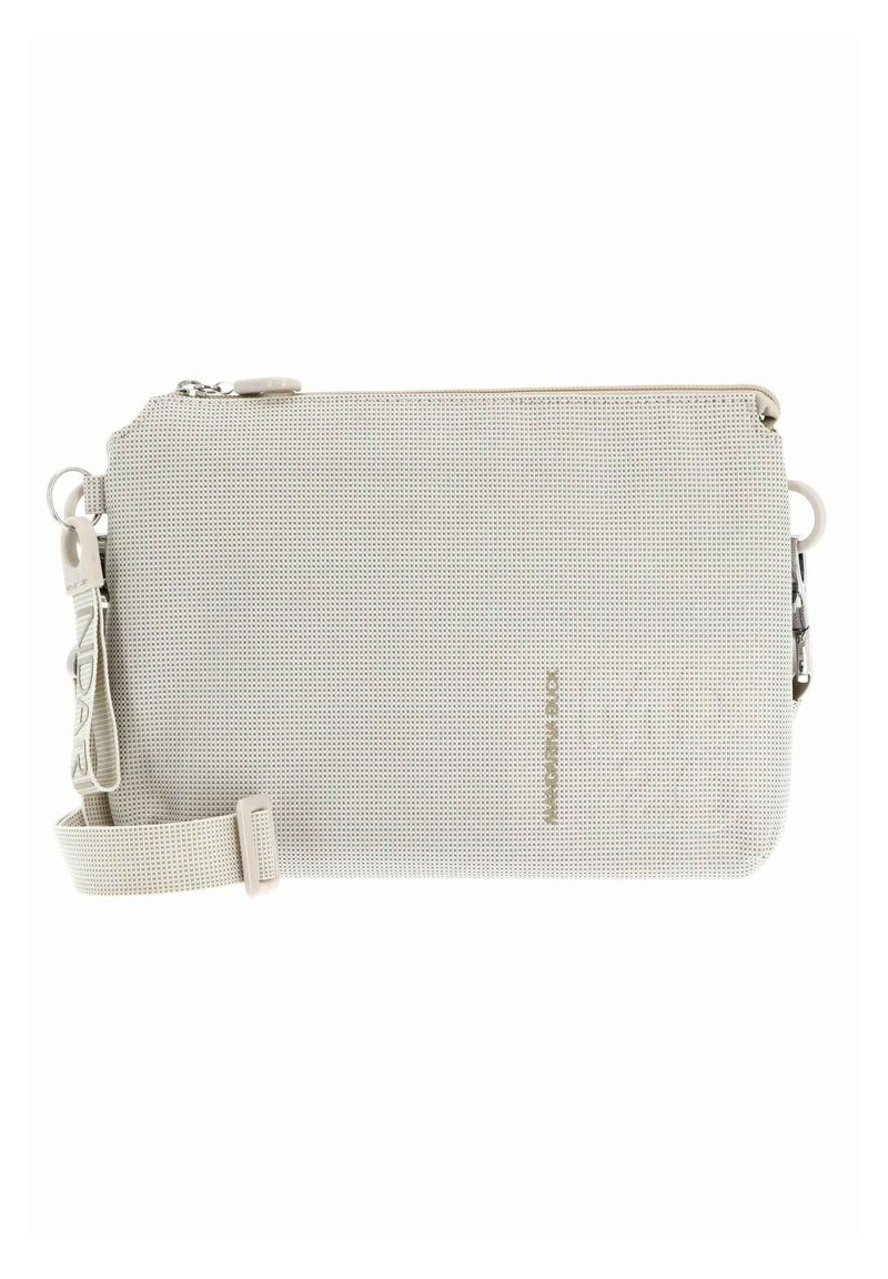 Sac bandoulière gris clair texturé avec un design perforé, fermeture éclair, sangle réglable et accents en métal. Forme simple et fonctionnelle.