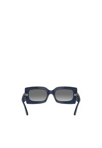 Occhiali da sole rettangolari blu navy con lenti a gradiente, montatura in plastica spessa, dettagli trasparenti sulle astine e bracci neri eleganti.