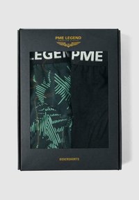 Confezione di boxer con un paio nero e un altro con motivo a foglia verde. Elastico nero con la scritta "PME LEGEND".