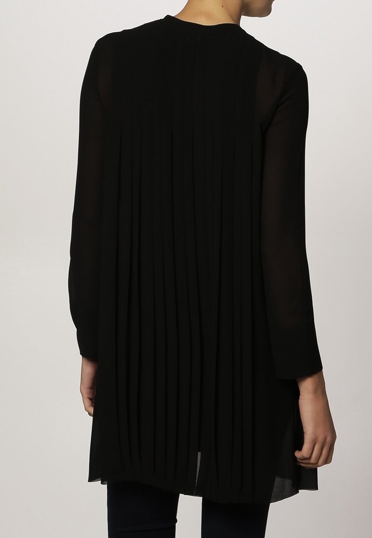 Haut Brodé Noir Escada Sport - Taille L - Neuf Sans étiquettes