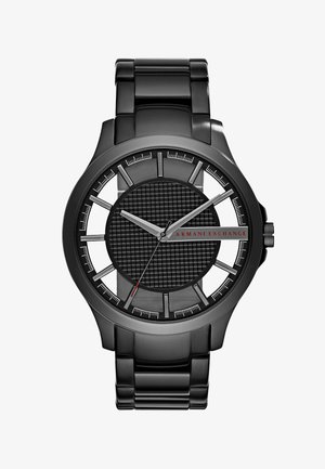 Reloj de acero inoxidable negro con una esfera texturizada negra, acentos plateados y detalle del logotipo rojo. Presenta marcadores de hora audaces y una pulsera elegante.