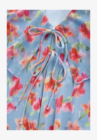 Valittu, blue floral