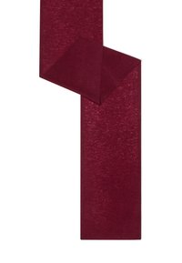 Weiche, dunkelrote Wollschal, der auf einem weißen Hintergrund halb gefaltet ist und Textur sowie feine Strickdetails zeigt.