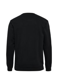 Svart sweatshirt i mjukt tyg; har långa ärmar, rundad halsringning och ribbade mudd och nederkant. Inga synliga logotyper eller mönster.