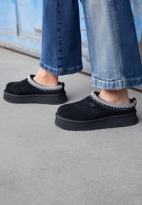 TAZZ - Chaussons - nero