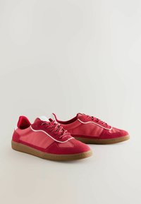 Unselected, mottled red