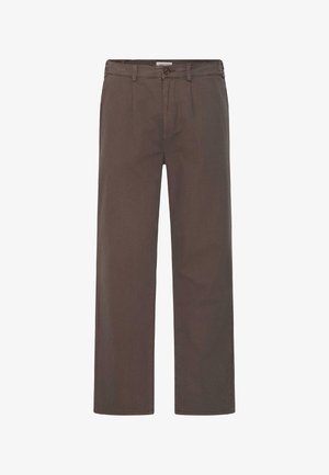 Bruine rechte broek met riemlussen, knoop- en ritssluiting aan de voorkant en steekzakken aan de zijkant, afgebeeld tegen een witte achtergrond.