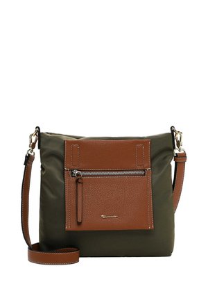 Schoudertas met olijfgroene stoffen body, bruine leren voorvak met ritssluiting en verstelbare bruine leren riem met gouden hardware.