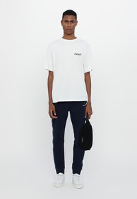 Les Benjamins SHORT SLEEVE TEE UNISEX  - Triko s potiskem - white