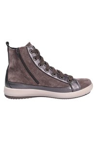 Scarpe alte in suede grigio con accenti metallici, dotate di una cerniera laterale, lacci tondi e suola in gomma. Finitura testurizzata in tutto.