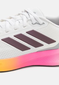 adidas Performance RUNFALCON - Zapatillas running asfalto - footwear white/aurora metallic/core black