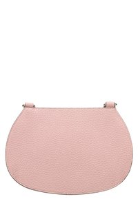Borsa in pelle rosa con finitura testurizzata, forma arrotondata e due manici superiori. Design compatto adatto per trasportare gli essenziali.