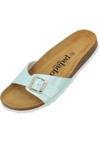 Sandal in sintetico blu chiaro con una fascia ampia e una fibbia argentata, soletta in sughero e suola in gomma bianca. Ideale per un look casual.