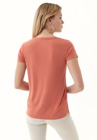 OXXO SOFT TOUCH T-SHIRT BASIC - T-shirt basic - ginger