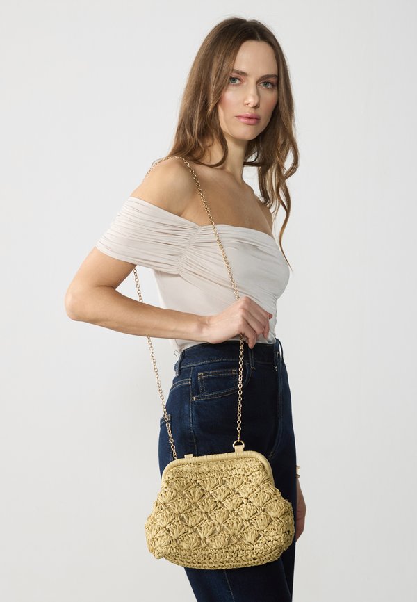 AWH-LLSP18581 - Clutch - straw3