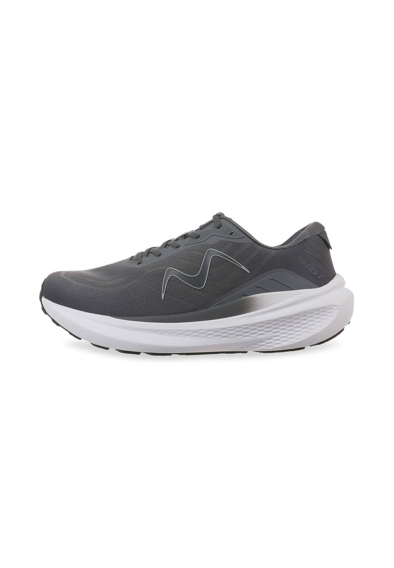 Baskets de sport grises avec une tige texturée, semelle intermédiaire blanche contrastante et semelle extérieure noire. Présente un design en vagues unique sur le côté.