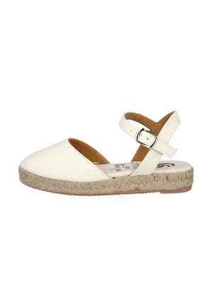Sandalia espadrille de lona blanca con hebilla en la correa del tobillo y suela trenzada de yute, vista lateral sobre fondo blanco.