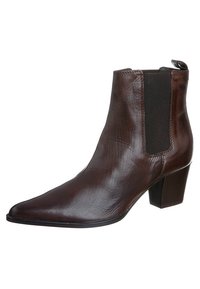 Bottillon en cuir marron avec un bout pointu, des panneaux latéraux élastiques et un talon bloc. Texture lisse et détails de couture minimaux.