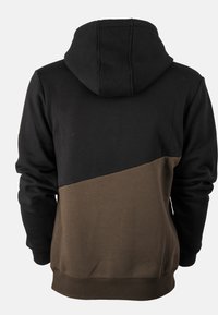 Sudadera con capucha que presenta una parte superior negra y una sección inferior color caqui. Fabricada con una tela suave de textura lisa y puños acanalados.