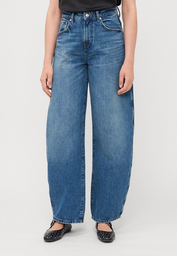 ONLTAYLOR BARREL - Loose Jeans