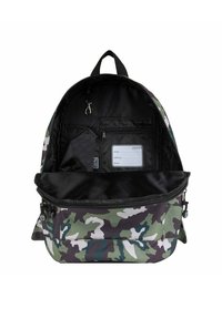 Pick & Pack SHARK SHAPE M - Backpack - CAMO