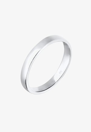 Strieborný prsteň 925, dizajn hladkého prstenca, zaoblené hrany, lesklý povrch bez ozdôb či vzorov, jednoduchý a elegantný vzhľad.
