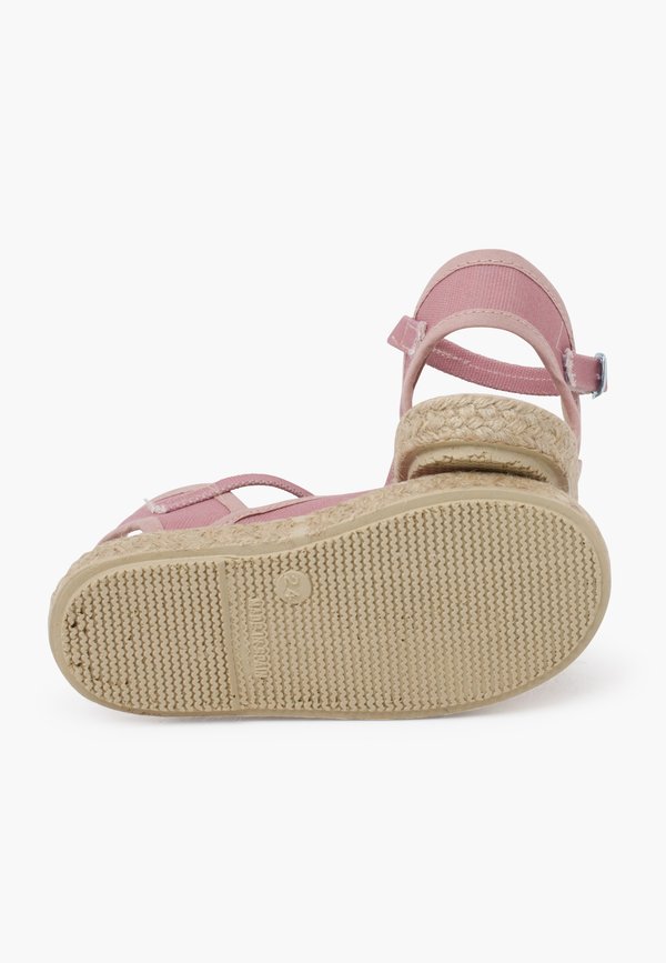 CON HEBILLA – Riemchenballerina – maquillaje