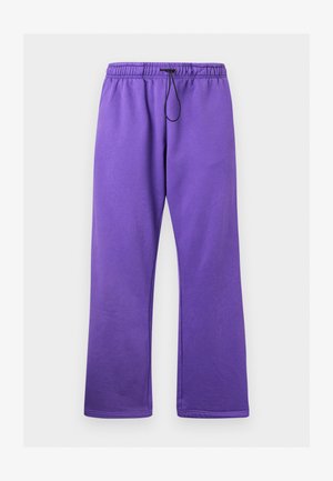 Pantalones de chándal morados con cintura ajustable, hechos de una tela suave. Tienen un corte holgado y piernas rectas sin bolsillos.