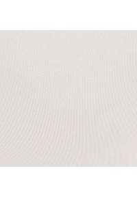 Lichtbeige stof met een gladde, gestructureerde oppervlakte met subtiele, golvende patronen erdoorheen. Het materiaal lijkt zacht en flexibel.