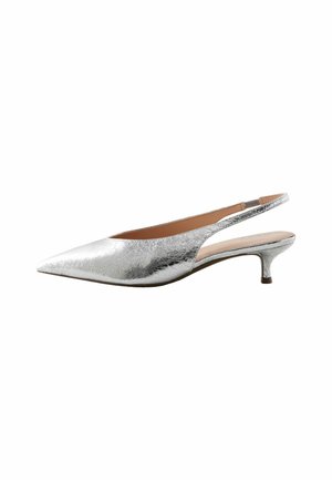 Hopea metallinen slingback-kengä, jossa on terävä pää, matala kitten-korko ja teksturoitu pinta. Avoimen takasuunnittelun ansioista ne on helppo pukea.