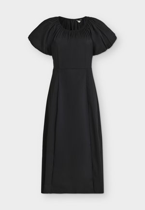 Μαύρο μίντι φόρεμα με ραμμένο στρογγυλό ντεκολτέ, φουσκωτά κοντά μανίκια, εφαρμοστή μέση και ίσια φούστα.