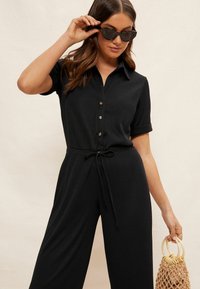 Friends Like These SHORT SLEEVE BUTTON UP WIDE LEG REGULAR FIT - Kezeslábas - black