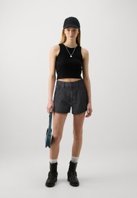 G-STAR TRUE RAW EDGE - Short en jean - jet black