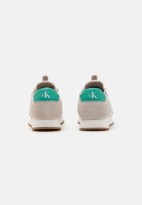 Calvin Klein Jeans RUNNER SOCK LACEUP - Baskets basses - eggshell/bahama green