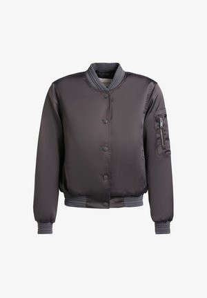 Chaqueta bomber gris oscuro con cuello, puños y dobladillo acanalados, cierre de botones a presión y bolsillo con cremallera en la manga izquierda.