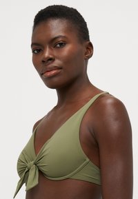 Triumph SUMMER TWIST - Gornji dio bikinija - sage green