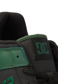 DC Shoes MANTECA  - Tenisky - bfs black forest