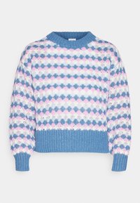 Suéter de punto grueso con patrones de chevron en azul, rosa y blanco, puños acanalados, dobladillo y cuello redondo.