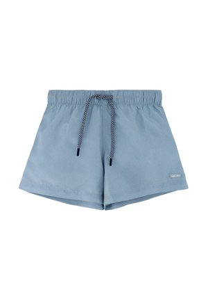 Pantalones cortos casuales azul claro con cintura elástica y cordón blanco y negro, pequeña etiqueta de la marca en la parte inferior derecha de la pierna.