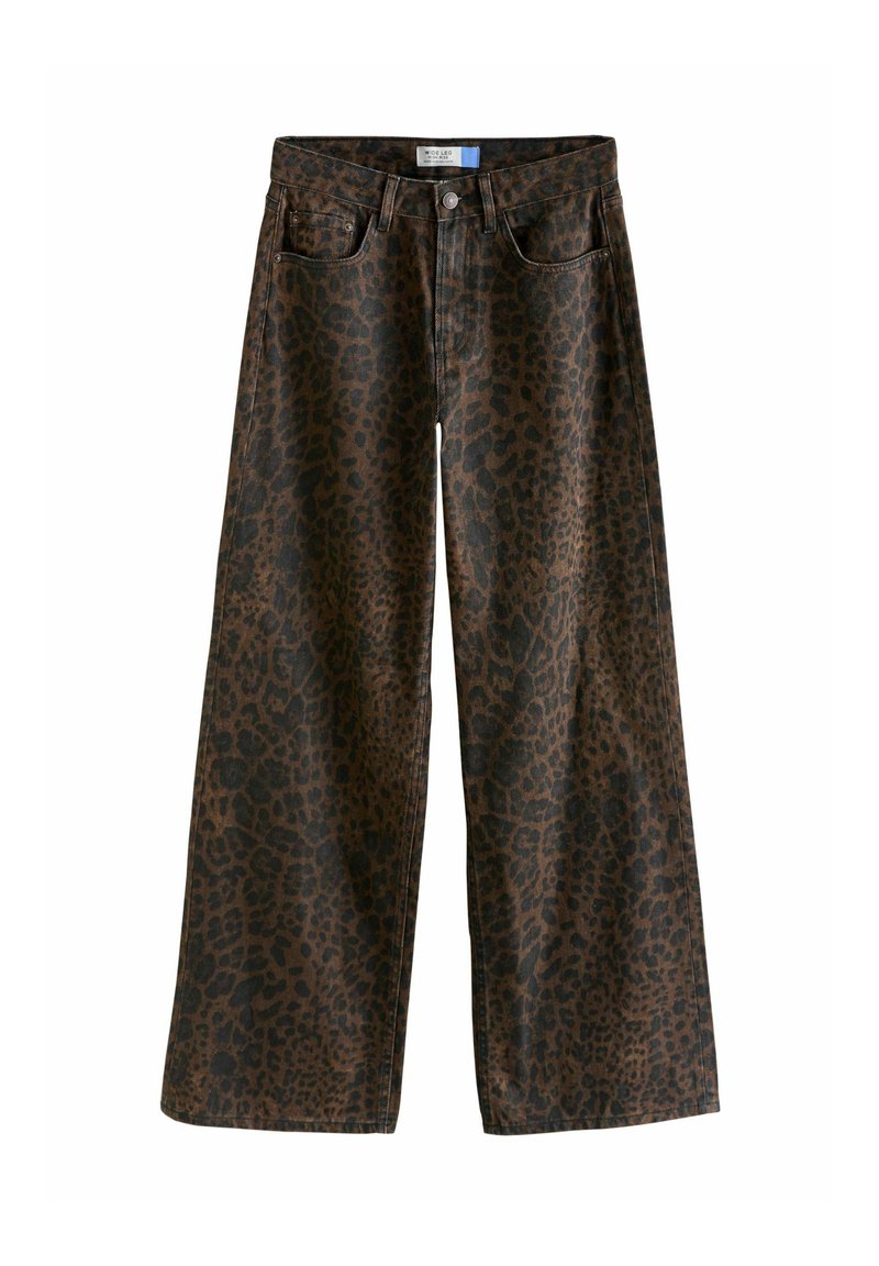 Vida byxor med vida ben i brun och svart leopardmönster. Tillverkade av denim med en slät textur. Har fem fickor och knäppning med knapp.