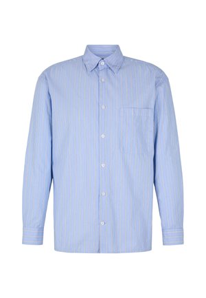 Camicia azzurra chiaro con bottoni, caratterizzata da strisce verticali bianche e dorate. Presenta una tasca sul petto e maniche lunghe con polsini a bottone.
