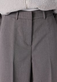 Thumbnail Image 7