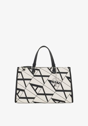 Borsa con motivo geometrico in bianco e nero realizzata in materiale testurizzato, dotata di due manici neri e un accessorio charm logo in argento.