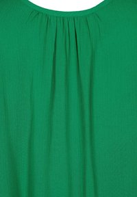 Zizzi TRÄGER AUS - Pluus - jolly green
