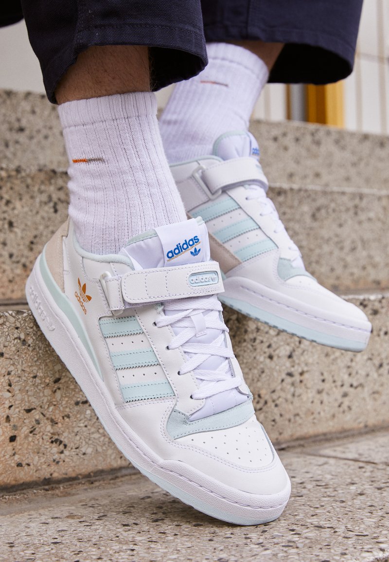 adidas forum low cloud white almost blue chalk white