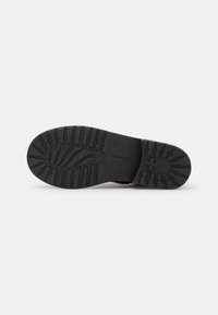 Clarks TILHAM LACE - Botines con cordones - dark brown