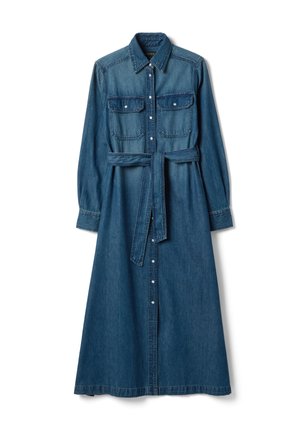 Vestido camisero de mezclilla de manga larga con cierre de botones delanteros, dos bolsillos con solapa en el pecho, cuello puntiagudo y cinturón a juego en la cintura.