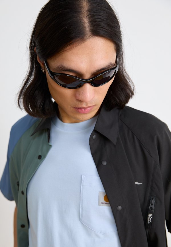 POCKET - Basic T-shirt - air sky4